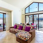Villa Veraniego By *