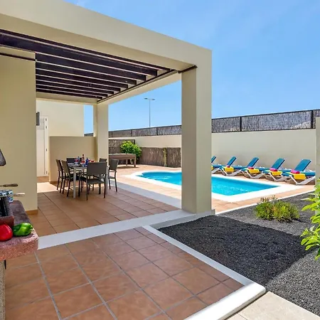 Villa Veraniego By *