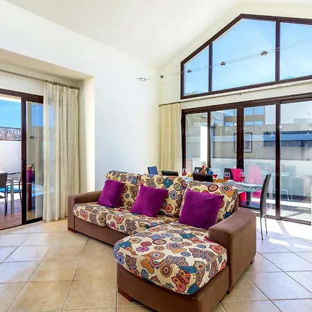 Villa Veraniego By *